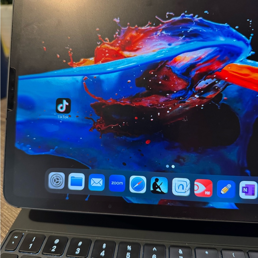 2018 iPad Pro 11” Wifi-4G capable, w/TIKTOK INSTALLED! Magic Keyboard included
